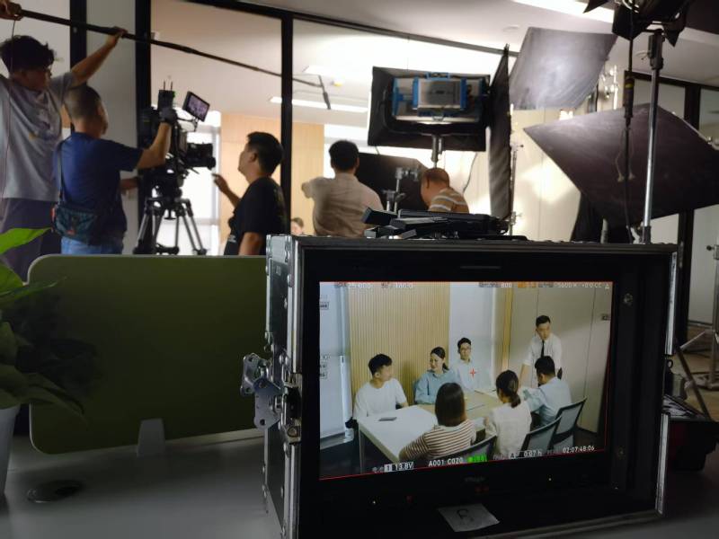 神池县TVC拍摄公司：科技产品视觉化大师，诠释未来感与功能美学
